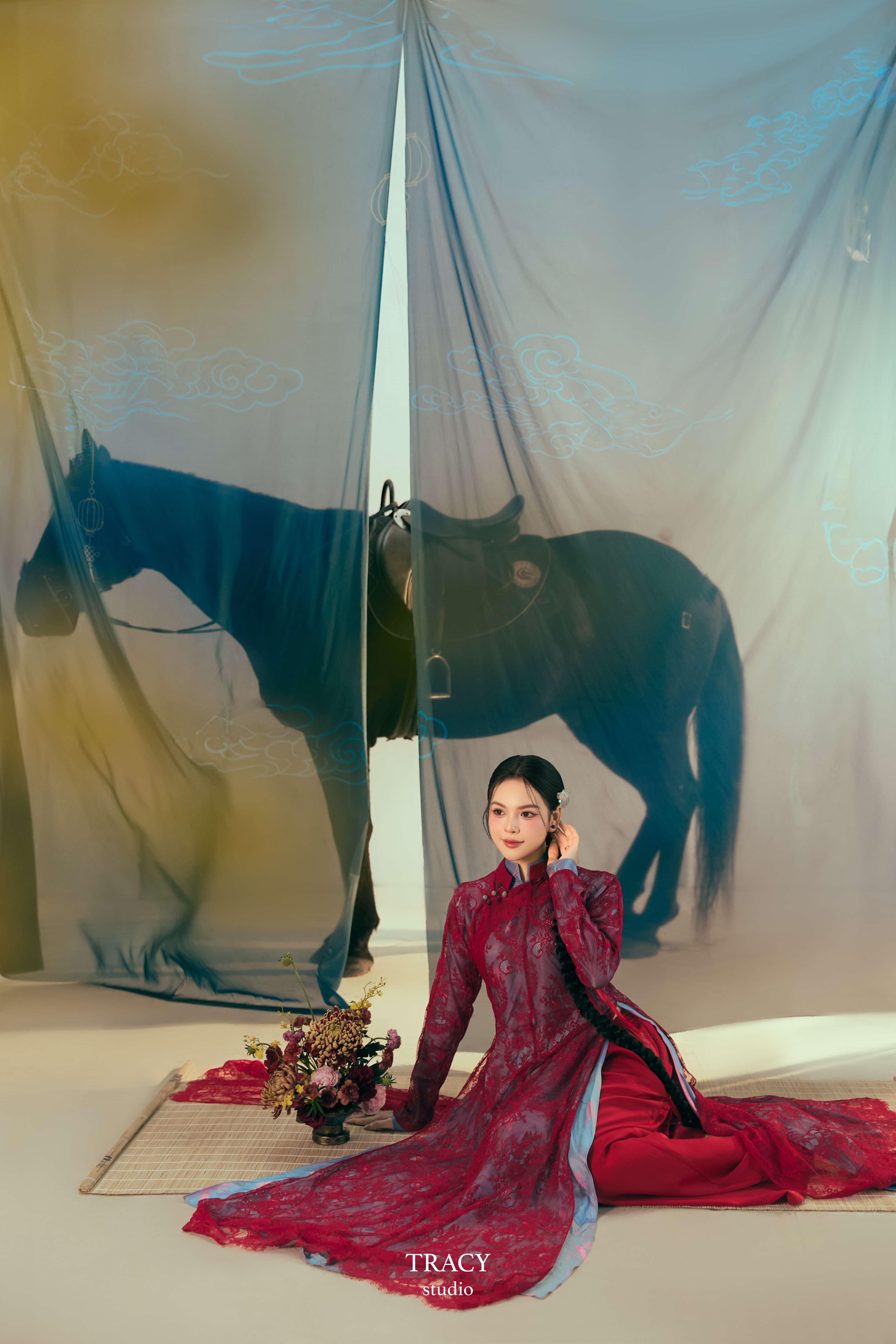 frontend/img/gallery/anh-tet-yem-ao-dai/tracy-studio-chup-concept-ma-dao-thanh-cong (1).jpg